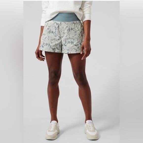 Athleta Women's Trekkie North Short with Pockets Green White Floral Lace Size 22 - Picture 1 of 10